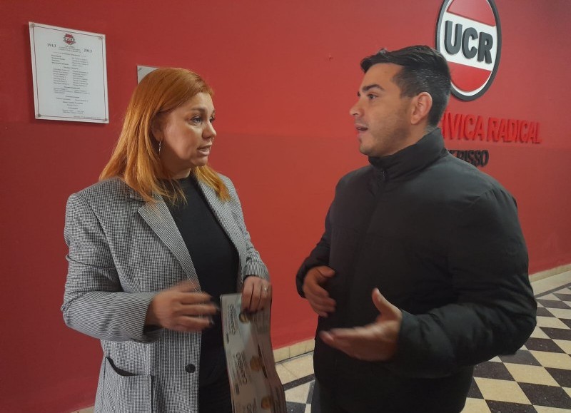 La diputada Karina Banfi junto a Matías Nanni.