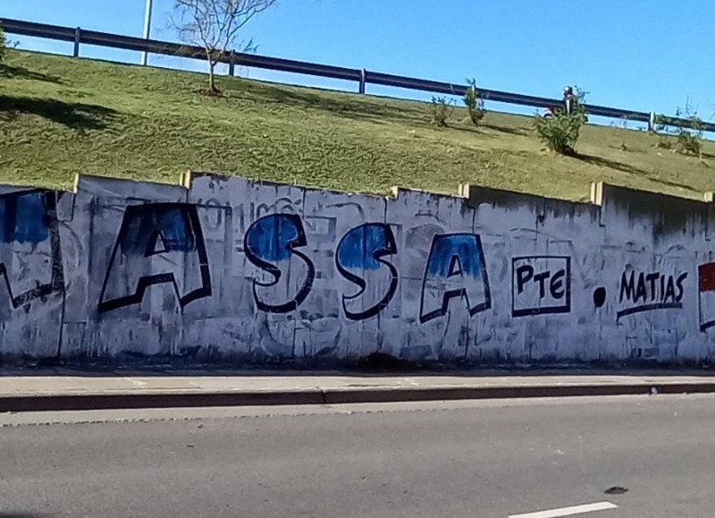 Las pintadas se vieron en el Parque Norte, Lugones,en Centro Bajo, Hornos, Herrera, Puente Pueyrredón, Barracas, Pompeya, Parque Patricios Boedo, Almagro, Mataderos, Liniers, Villa Luro, Devoto Flores, Caballito, Congreso.