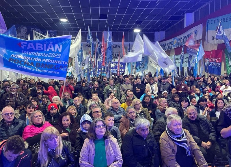 Los militantes y vecinos que se acercaron al evento.