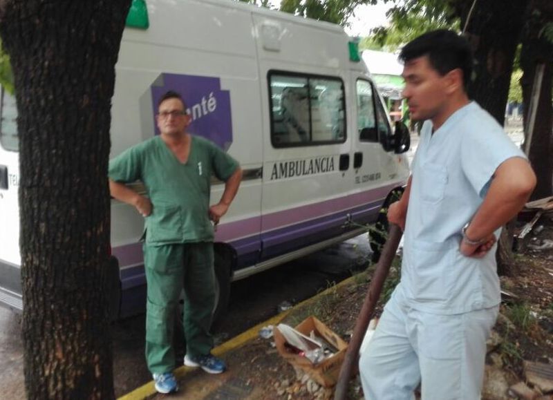 Hasta el domicilio del edil llegó la ambulancia de una clínica psiquiátrica.