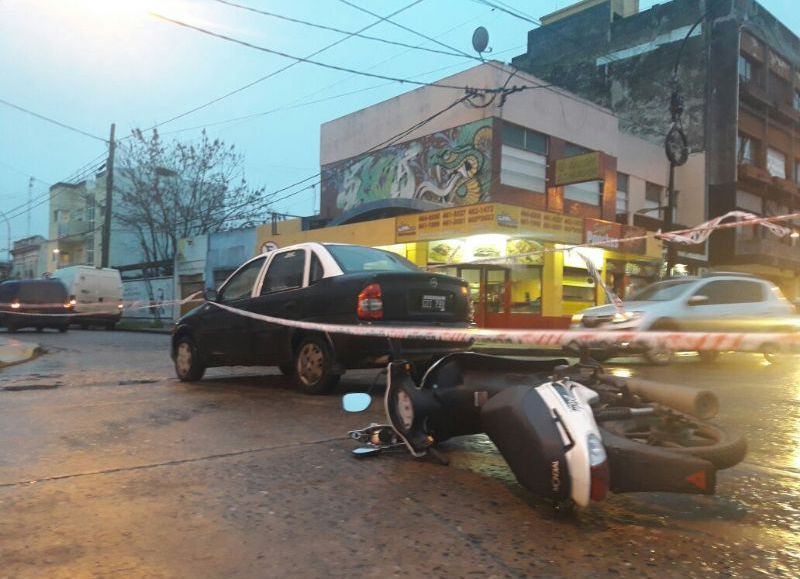 La calzada resbaladiza jugó una mala pasada.