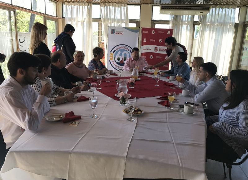 Conferencia del intendente junto a los flamantes ediles y los que ya integran el bloque de Cambiemos.