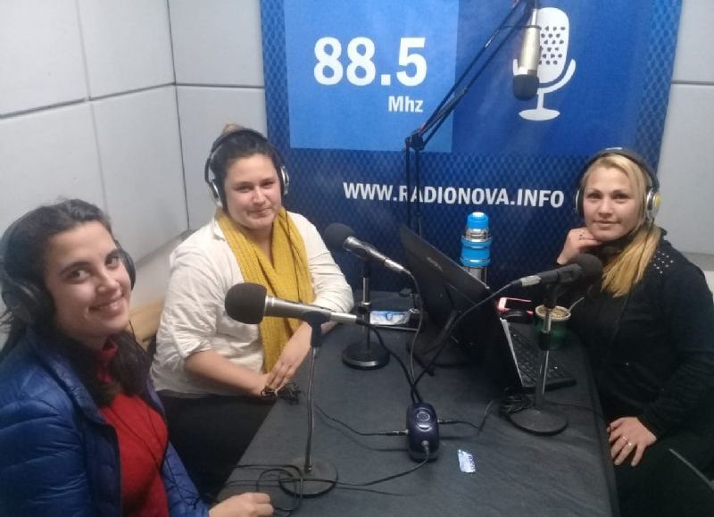 Las concejales de Cambiemos, Mariela Cincotta y Antonella Villa Chiodo, en los estudios de Cadena Radial NOVA.
