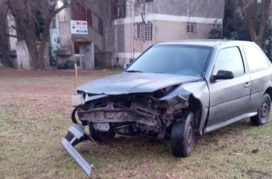 El coche que se llevó la peor parte, sin comerla ni beberla.