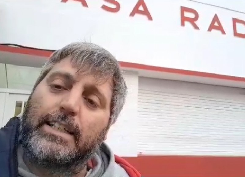 Gabriel Kondratzky, que acompaña la lista de Gerardo Morales a nivel nacional, contó que “me encuentro en la puerta de la Casa Radical, casa en la que crecí desde que tengo uso de razón”.