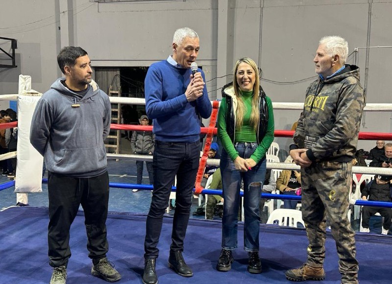 Velada en el Gimnasio Municipal.