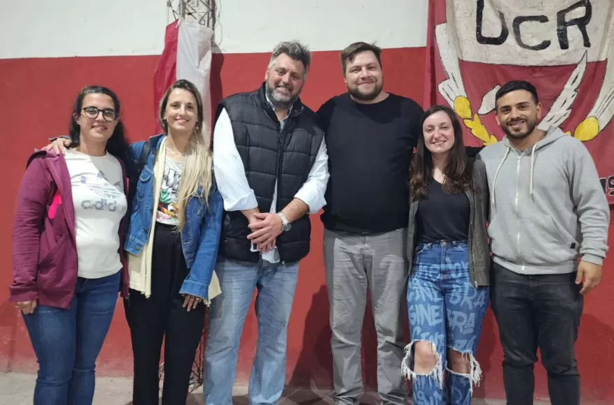 Foto conjunta de referentes de ambas listas.