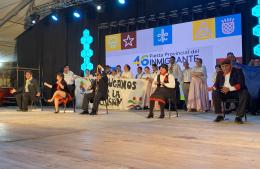 Pasó la noche de tango y folklore, con artistas que brillaron en el escenario de la carpa