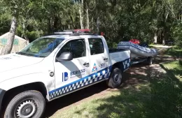 Un hombre fue rescatado luego de que su kayak se diera vuelta