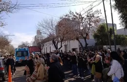 Trabajadores de la Cooperativa Textil de Berisso marcharon a La Plata para defender 130 puestos de trabajo