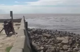 Residuos cloacales sin tratamiento contaminan el río y generan preocupación ambiental