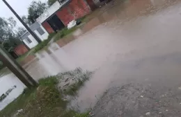 Continúan las lluvias: los vecinos de 11 y 148 preocupados por el estado de las calles anegadas