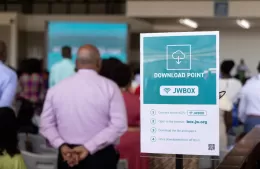 Los testigos de Jehová comparten contenido digital donde internet no llega