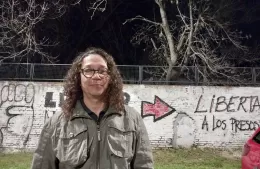 Asamblea de vecinos a favor de la liberación de los manifestantes frente a la Ley Bases