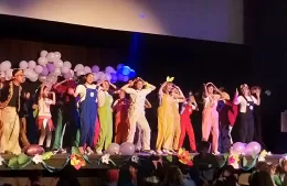 El show musical 'Manos a la obra' hizo cantar y bailar a todo su público