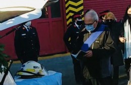 Con una Guardia de Honor, despidieron los restos de Claudio Monte frente al Cuartel de Bomberos