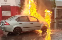 Gran susto por el incendio de un auto en 165 y 10