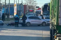 Accidentado comienzo de jornada: choque entre moto y auto en 122 y 64