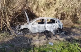 Denunció el robo de su auto y la policía lo encontró incinerado a las pocas horas