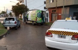 Accidentado comienzo de semana: choque entre auto y taxi deja dos heridos