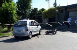 Colisionaron un auto y una motocicleta