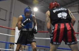 Más de 20 peleas animaron el Festival de Box "Ciudad de Berisso"