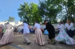 Agustín Laprida y Florencia Meira ensamblan la tradición folklórica en Berisso