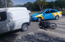 Choque entre moto y camioneta en Génova y 155