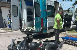 Siniestro vial entre dos motos: una mujer fue hospitalizada