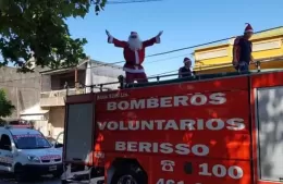 El recorrido de Papá Noel junto a los Bomberos Voluntarios