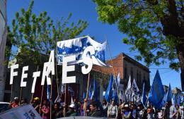 La FeTraEs acompañó la caravana peronista para “seguir garantizando nuestros derechos”