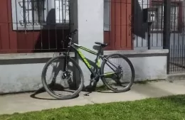 Chocaron moto y bicicleta en 11 y 149: una menor herida