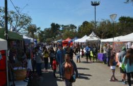 Stands gastronómicos y de artesanos en la Fiesta Provincial del Inmigrante