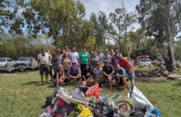 Vecinos en acción: limpieza y cuidado de la costa ribereña