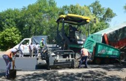 Ya se coloca la capa asfáltica sobre Avenida Génova