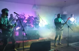 La banda Banzai se prepara para una nueva noche de rock en el Cevecim