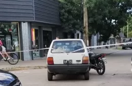 Accidente en Montevideo y 22: choque entre una moto y un Fiat Uno