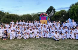 La escuela de taekwondo culminó el año con una clase abierta en el Parque Civico