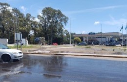 "Que vengan a tomar un traguito de esta agüita": la indignación tras la rotura de caños