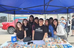 Estudiantes de la escuela Media recaudan fondos para su viaje de egresados