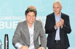 Cagliardi acompañó a Kicillof en la rúbrica de convenios para facilitar trámites de clubes de barrio y ONGs