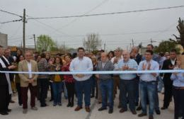 Nedela inauguró junto los a vecinos el pavimento de calle 8 desde 125 a 145