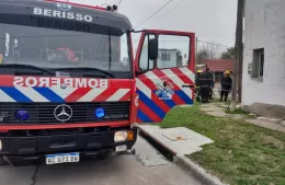Se incendió una casa y una adulta mayor fue sacada justo a tiempo por su nieto