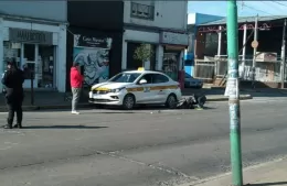 Accidente de tránsito entre un taxi y una moto