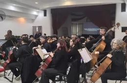 La Sinfónica Municipal de Berisso emocionó con “Música de nuestras colectividades”