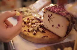 Berisso Gourmet te acerca una experiencia imperdible: diversidad gastronómica y planetario móvil