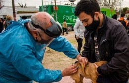 Nueva jornada de vacunación antirrábica en el Barrio Eva Perón