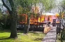 Incendio en la isla Santiago: Vivienda y cañaveral afectados