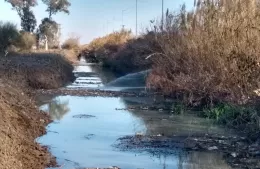 Contrastes en Barrio Obrero: deficiente servicio de agua y gran pérdida