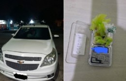 Circulaba con un auto flojo de papeles y cocaína en su poder